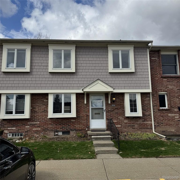 20102 Great Oak Circle S 174, Clinton Charter Township, MI 48036