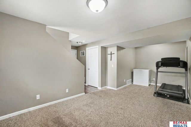 19618 Gail Avenue, Omaha, NE 68135