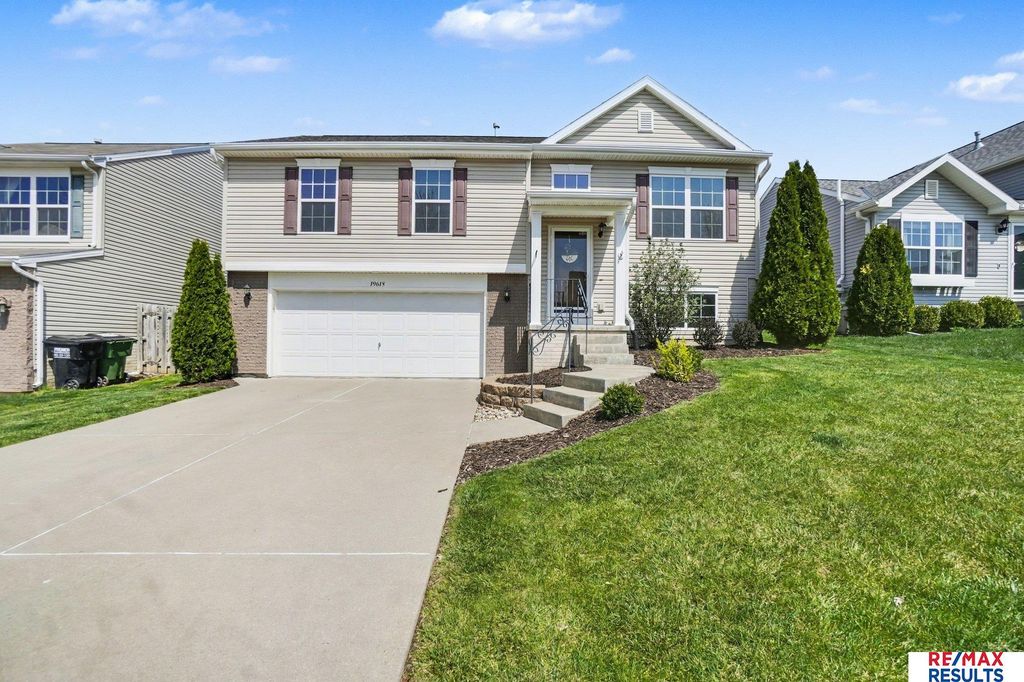 19618 Gail Avenue, Omaha, NE 68135