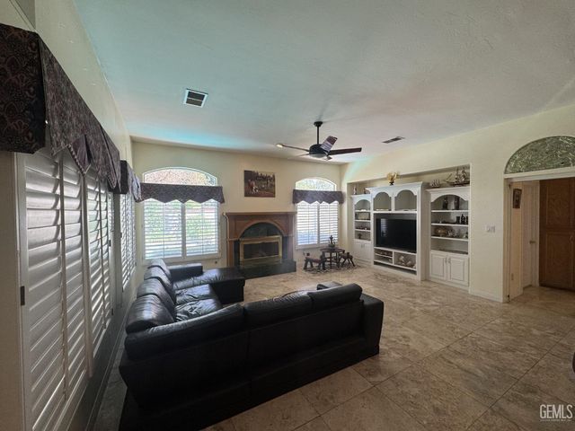 2508 Dover Hill Drive, Bakersfield, CA 93311