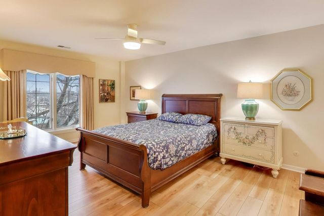 441 N Park Boulevard 4B, Glen Ellyn, IL 60137