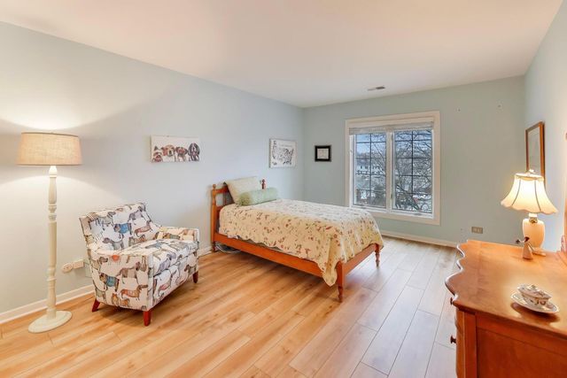 441 N Park Boulevard 4B, Glen Ellyn, IL 60137