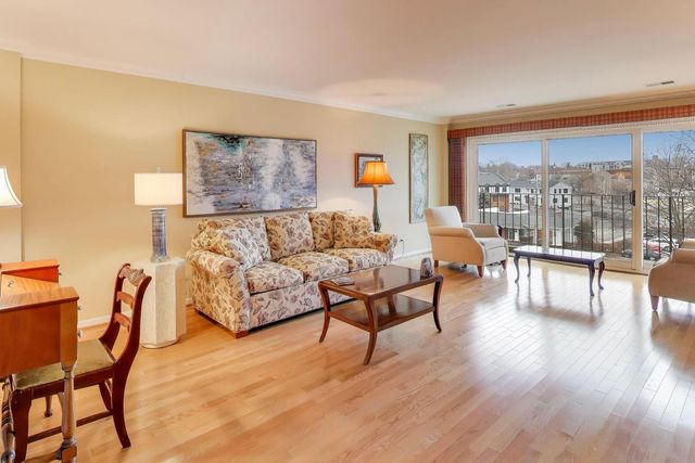 441 N Park Boulevard 4B, Glen Ellyn, IL 60137