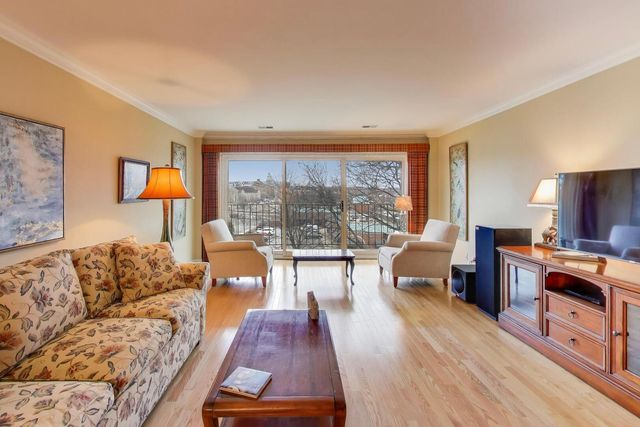 441 N Park Boulevard 4B, Glen Ellyn, IL 60137