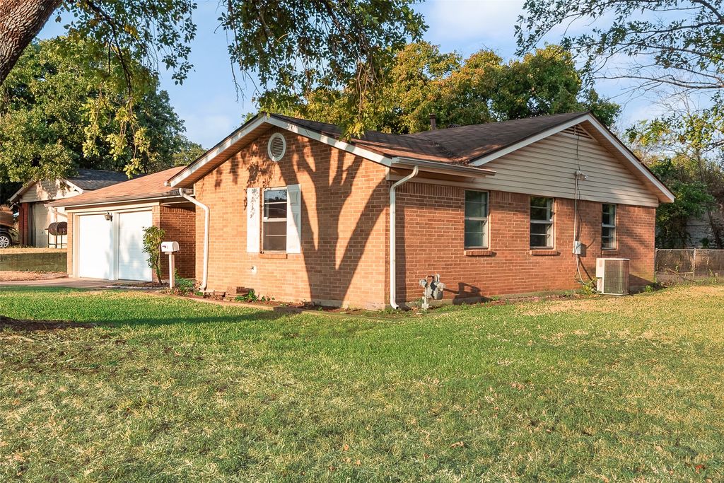 6609 Trailwood Drive, Forest Hill, TX 76140 — exterior