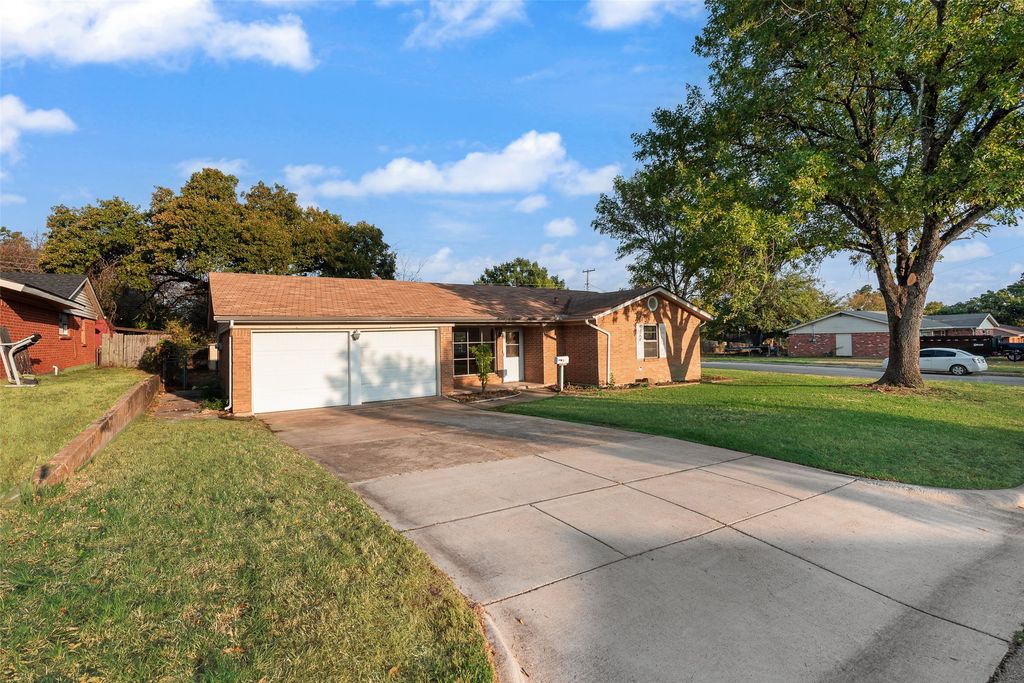 6609 Trailwood Drive, Forest Hill, TX 76140 — photo 2