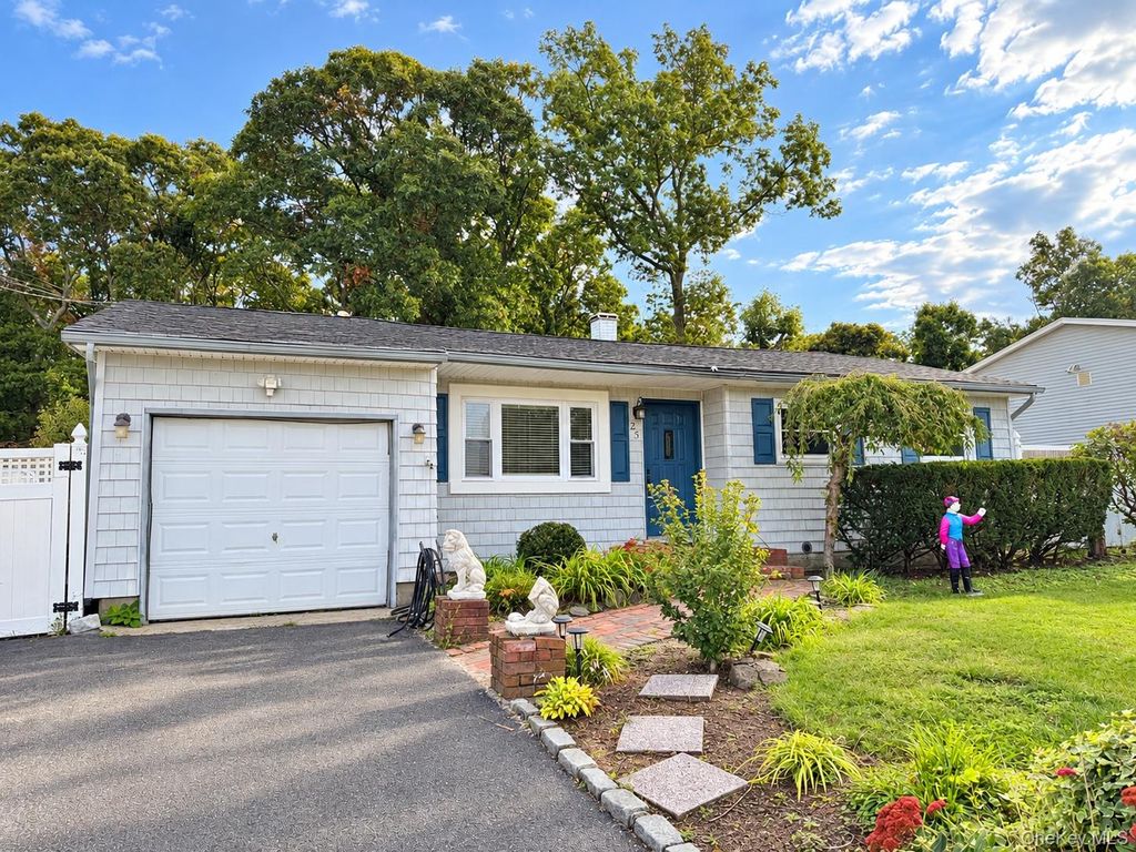 25 Urban Drive, Selden, NY 11784 — photo 2