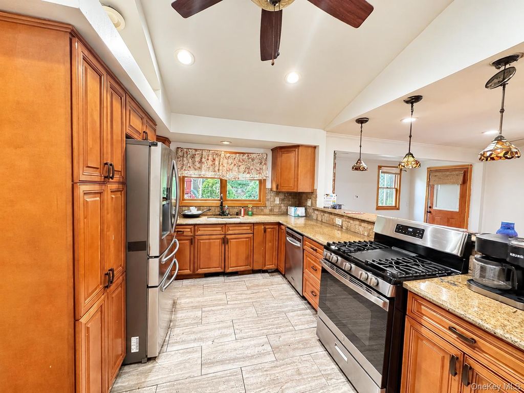 25 Urban Drive, Selden, NY 11784 — photo 3