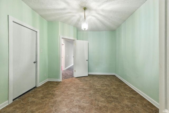 862 S Jackson Street, Frankfort, IN 46041