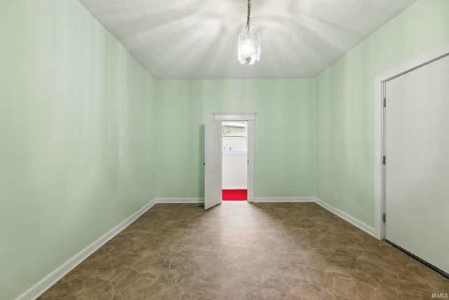 862 S Jackson Street, Frankfort, IN 46041