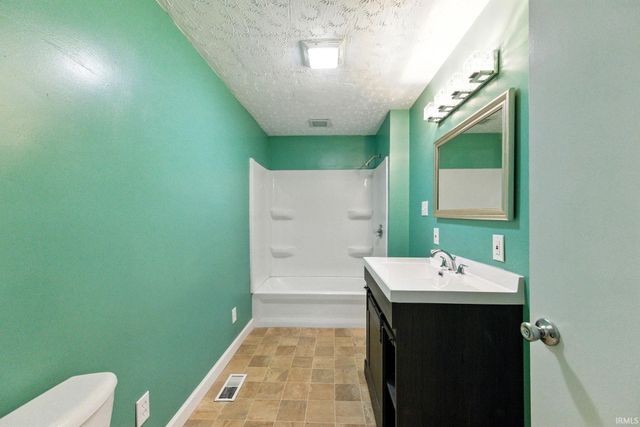 862 S Jackson Street, Frankfort, IN 46041