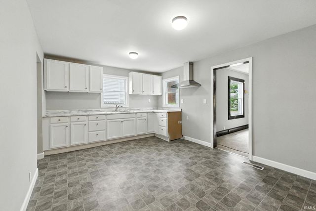 862 S Jackson Street, Frankfort, IN 46041