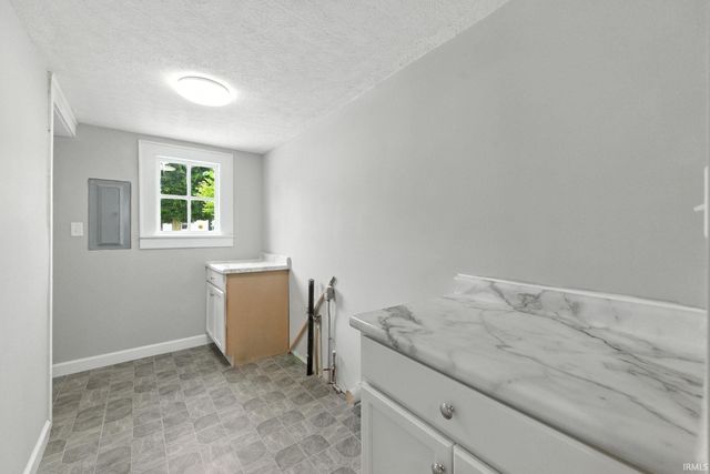 862 S Jackson Street, Frankfort, IN 46041