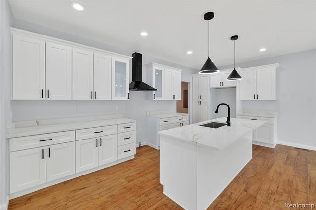 37235 Jefferson Avenue, Harrison Twp, MI 48045