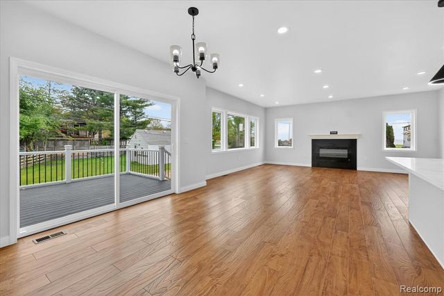 37235 Jefferson Avenue, Harrison Twp, MI 48045