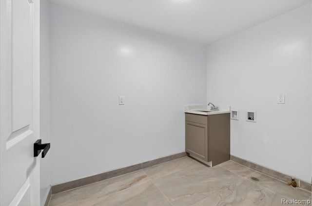 37235 Jefferson Avenue, Harrison Twp, MI 48045