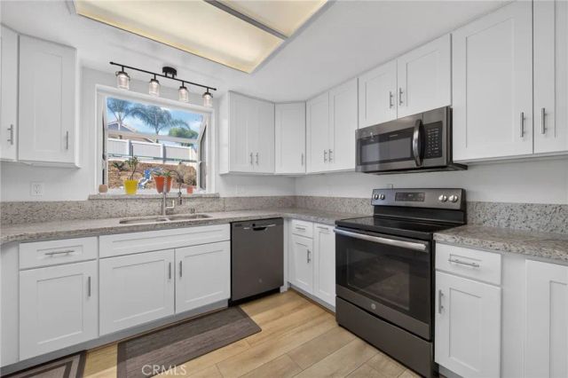 24432 Calle Tassjara, Murrieta, CA 92562
