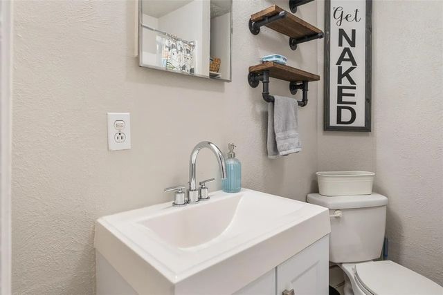 1308 Utopia Court, Tool, TX 75143