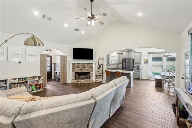 3520 Michelle Avenue, Vidor, TX 77662