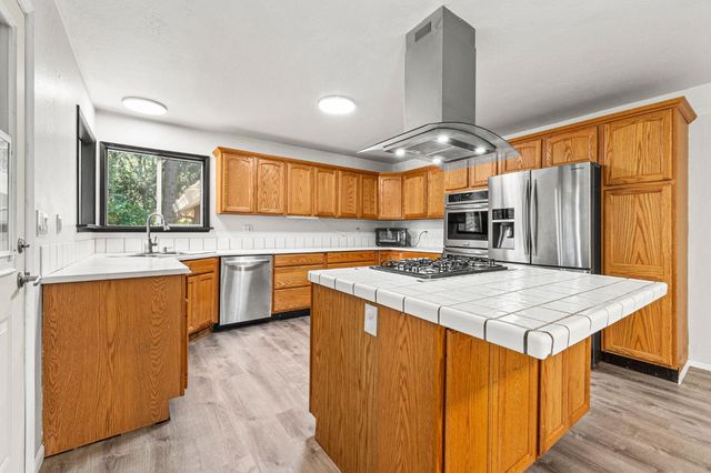 2809 Gardella Ln, Camino, CA 95709