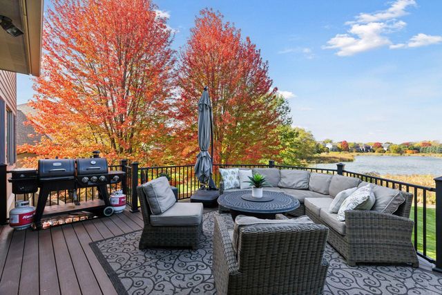 10758 Watersedge Lane, Woodbury, MN 55129