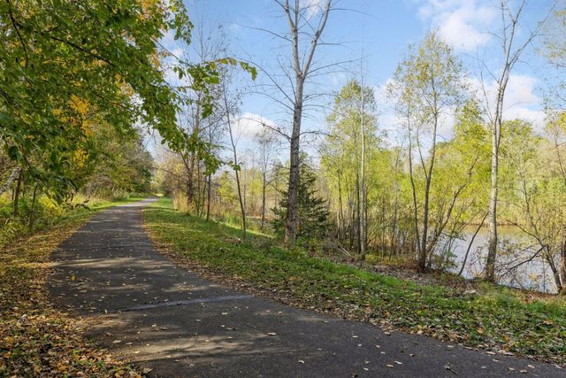 10758 Watersedge Lane, Woodbury, MN 55129