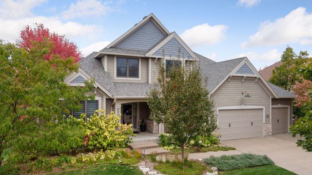 10758 Watersedge Lane, Woodbury, MN 55129