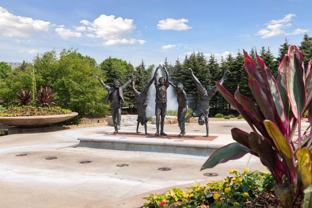 10758 Watersedge Lane, Woodbury, MN 55129