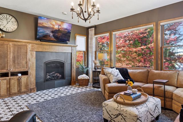 10758 Watersedge Lane, Woodbury, MN 55129