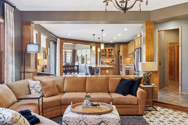 10758 Watersedge Lane, Woodbury, MN 55129