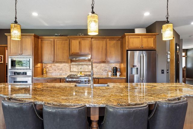 10758 Watersedge Lane, Woodbury, MN 55129