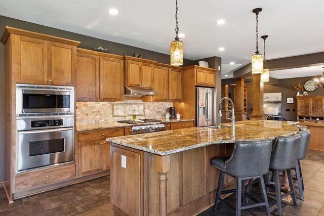 10758 Watersedge Lane, Woodbury, MN 55129