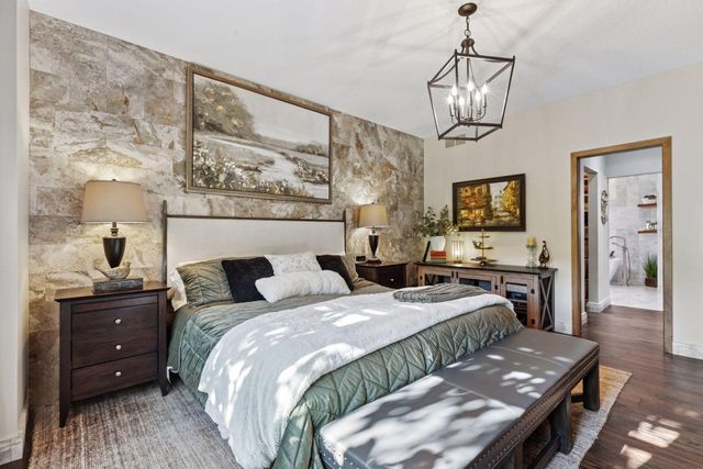 10758 Watersedge Lane, Woodbury, MN 55129