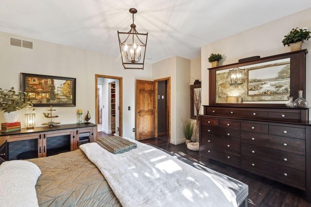 10758 Watersedge Lane, Woodbury, MN 55129