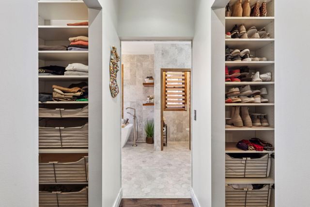 10758 Watersedge Lane, Woodbury, MN 55129