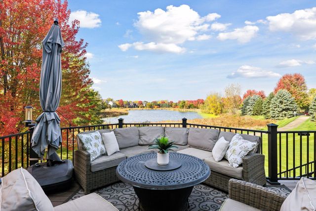 10758 Watersedge Lane, Woodbury, MN 55129
