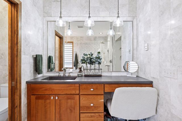 10758 Watersedge Lane, Woodbury, MN 55129