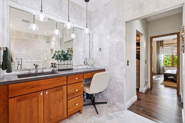 10758 Watersedge Lane, Woodbury, MN 55129