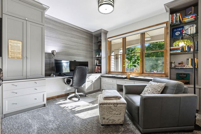 10758 Watersedge Lane, Woodbury, MN 55129