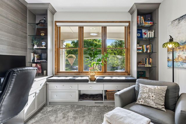 10758 Watersedge Lane, Woodbury, MN 55129