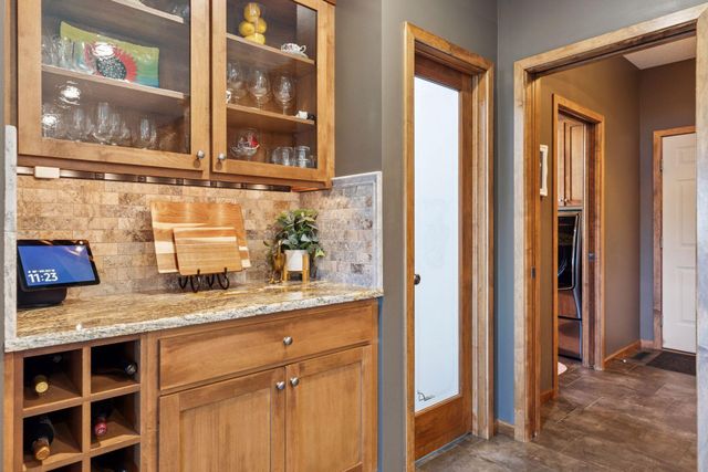 10758 Watersedge Lane, Woodbury, MN 55129