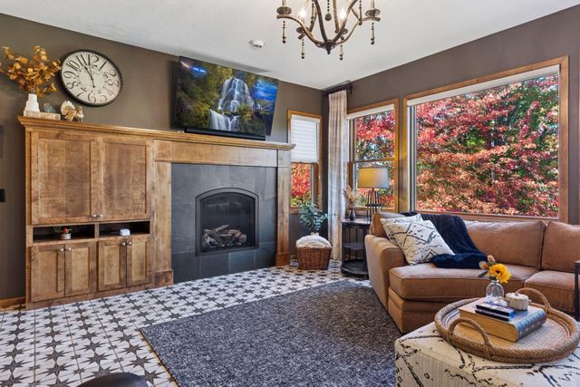 10758 Watersedge Lane, Woodbury, MN 55129