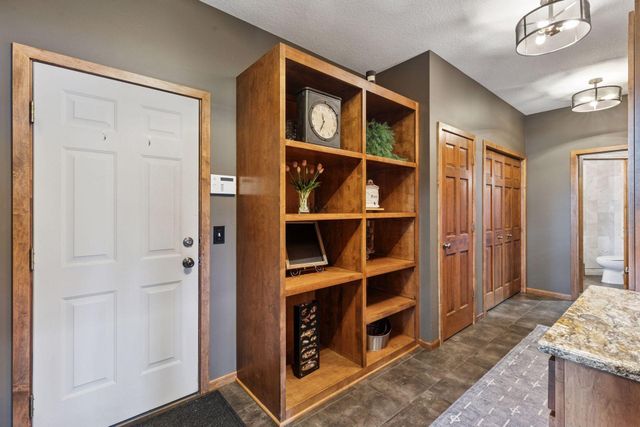 10758 Watersedge Lane, Woodbury, MN 55129