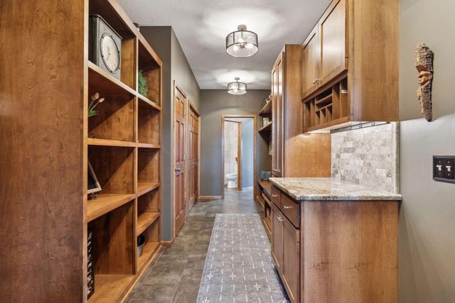 10758 Watersedge Lane, Woodbury, MN 55129