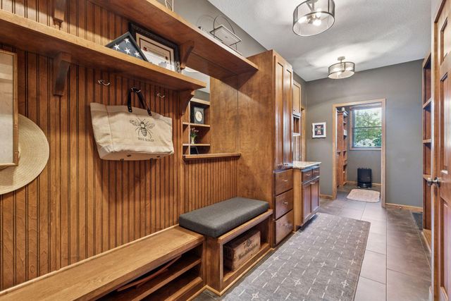 10758 Watersedge Lane, Woodbury, MN 55129