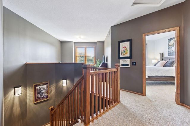 10758 Watersedge Lane, Woodbury, MN 55129