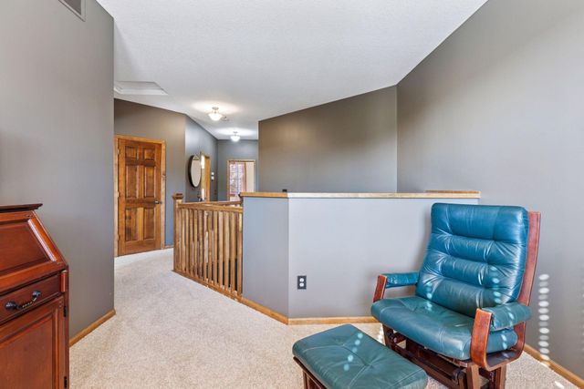 10758 Watersedge Lane, Woodbury, MN 55129