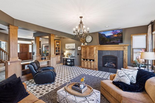 10758 Watersedge Lane, Woodbury, MN 55129