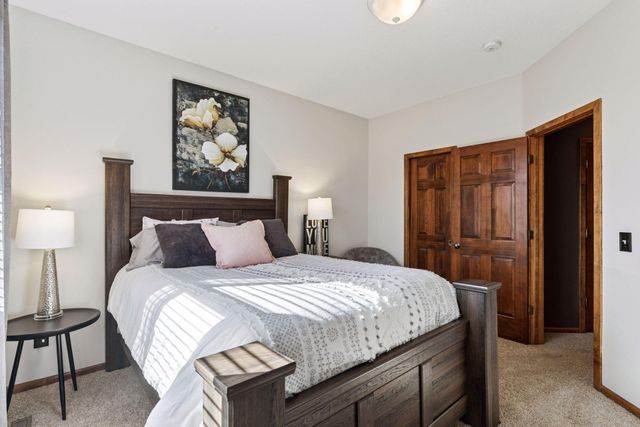 10758 Watersedge Lane, Woodbury, MN 55129