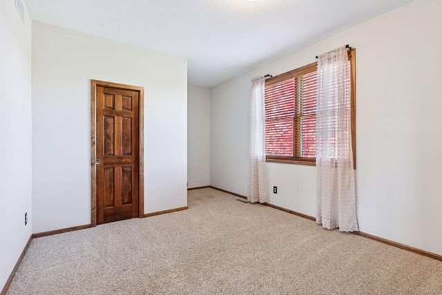 10758 Watersedge Lane, Woodbury, MN 55129